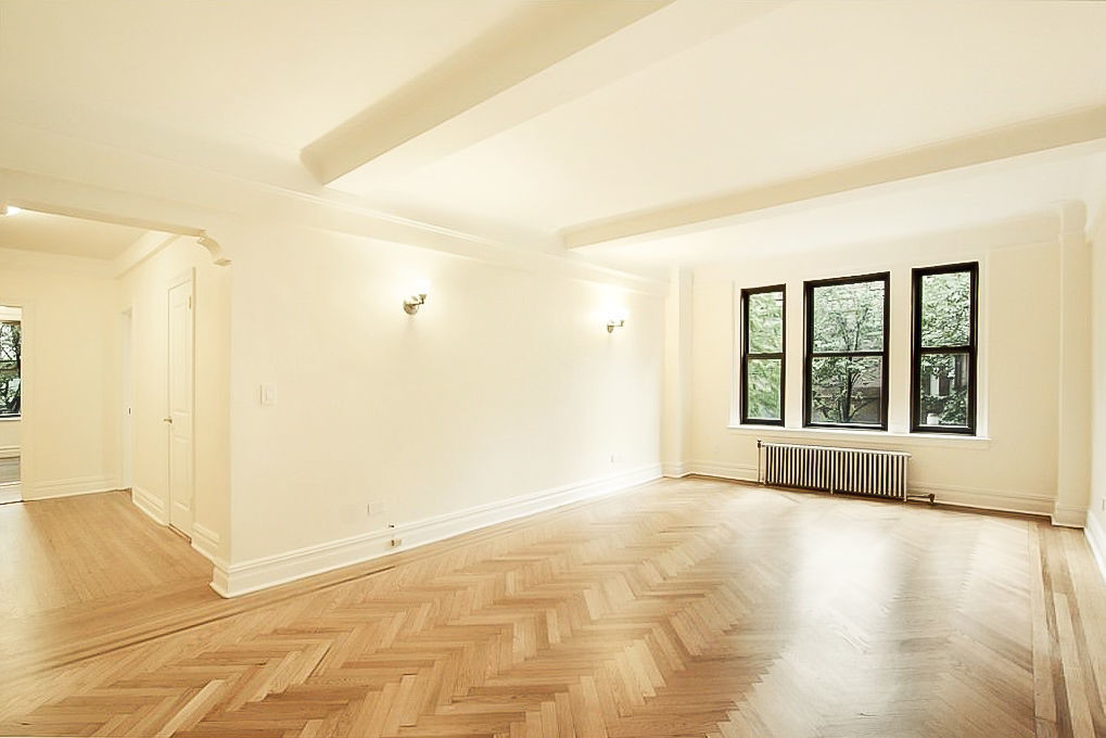 Building Photo - 210 E 68th St