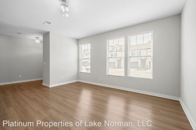 Building Photo - 3 br, 2.5 bath House - 808 Lew Street