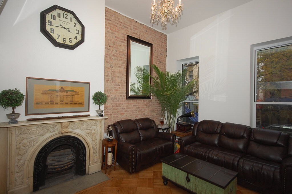 Primary Photo - 116 E 31st St