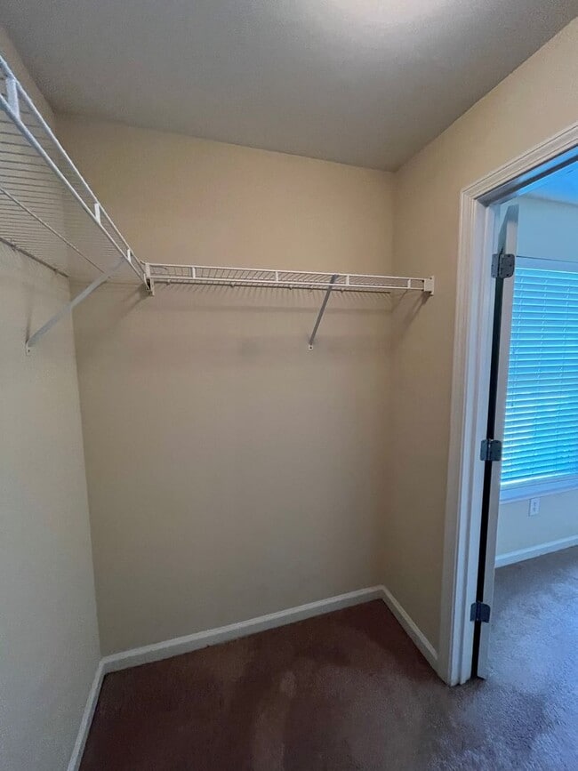 Building Photo - 1121 Tree Top Way