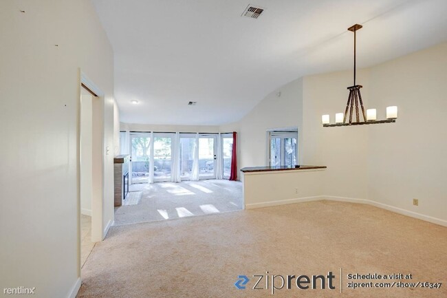 Foto del edificio - 2 br, 2 bath Townhome - 7385 Mission Hills...