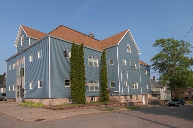 Building Photo - 223 W Ridge St