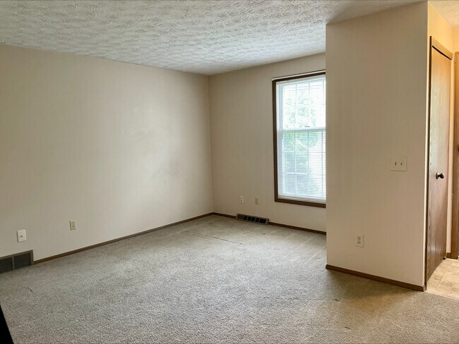 Building Photo - 4020 Amherst Ave NW