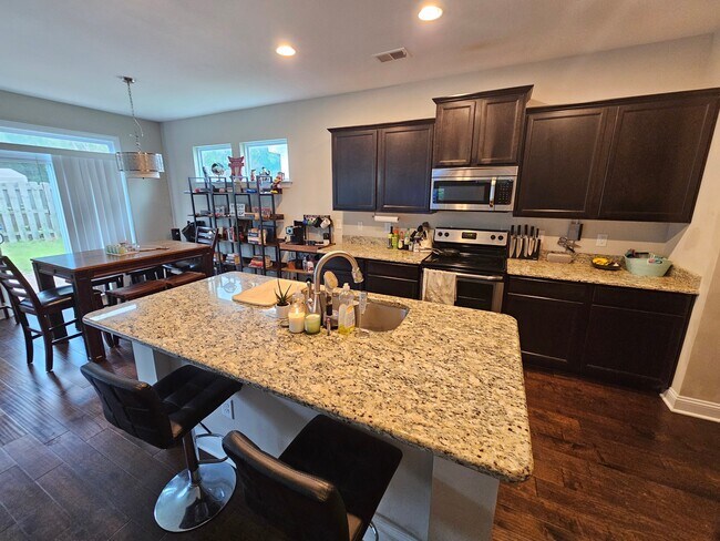 Foto del edificio - 124 Harvest Glen Ln