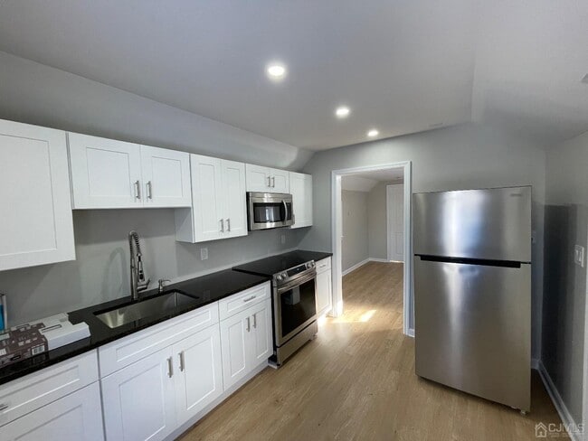 Building Photo - 30 Boehmhurst Ave