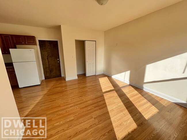 Building Photo - 2606 N Kimball Ave