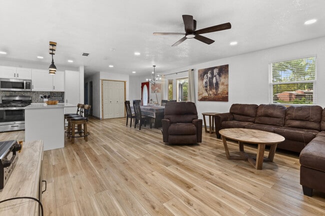 Foto del edificio - 2725 NW 44th Pl