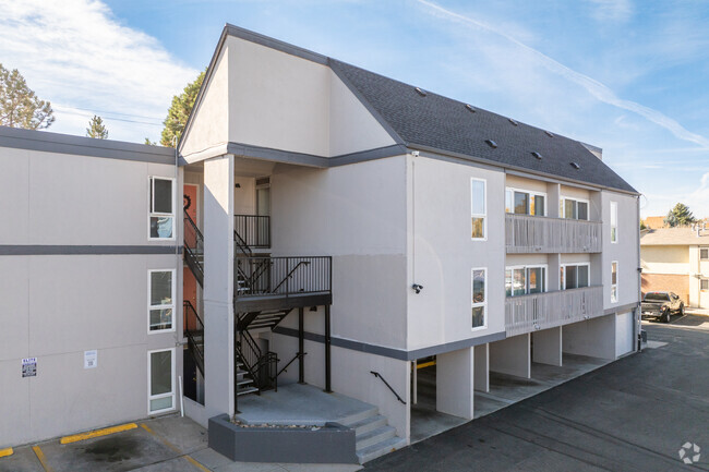 Vista alternativa del edificio - Lakeridge Terrace Apartments