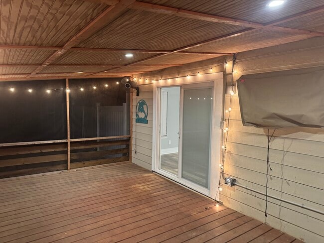 Building Photo - 407 Royal Pines Way