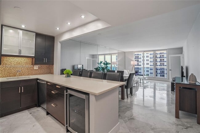 Building Photo - 2301 Collins Ave