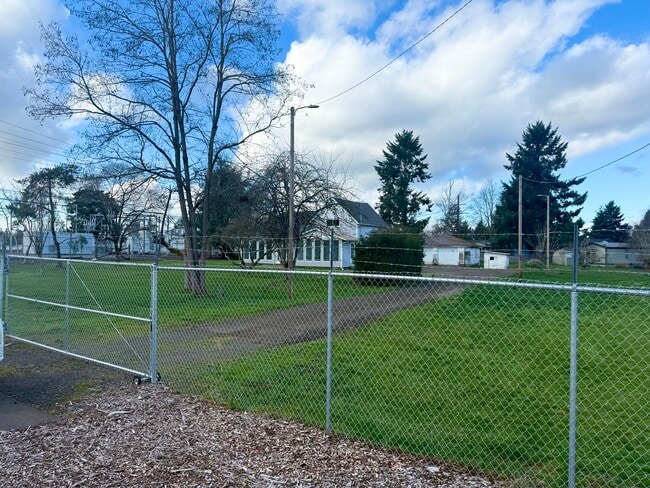 Building Photo - 16702 SE 1st St