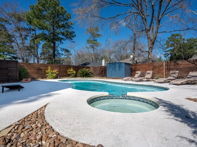 Building Photo - 5006 Deer Point Dr