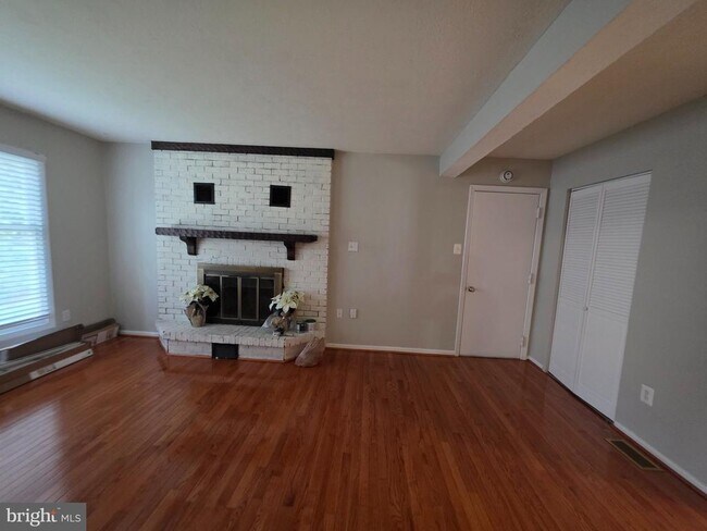 Foto del edificio - 10054 Cotton Mill Ln