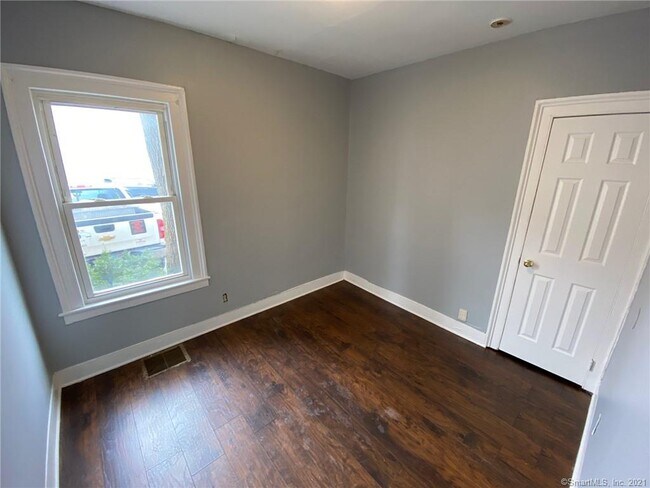 Building Photo - 1361 State St