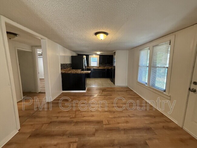 Building Photo - 209 W Magnolia St