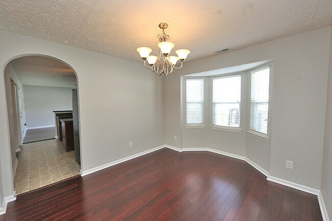 Foto del edificio - 4 Bedroom Home w/ Fenced Backyard Near RTP & Brier Creek