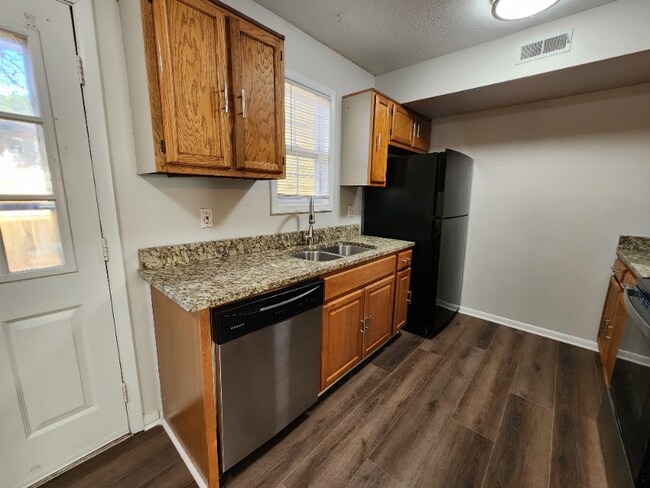 Foto del edificio - 12730 Woodside Ln