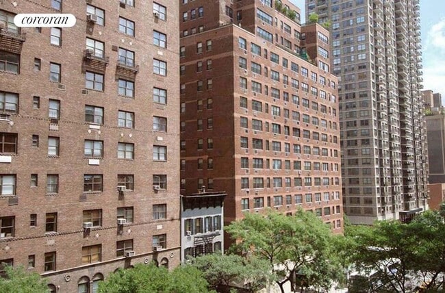 Building Photo - 230 E 79th St