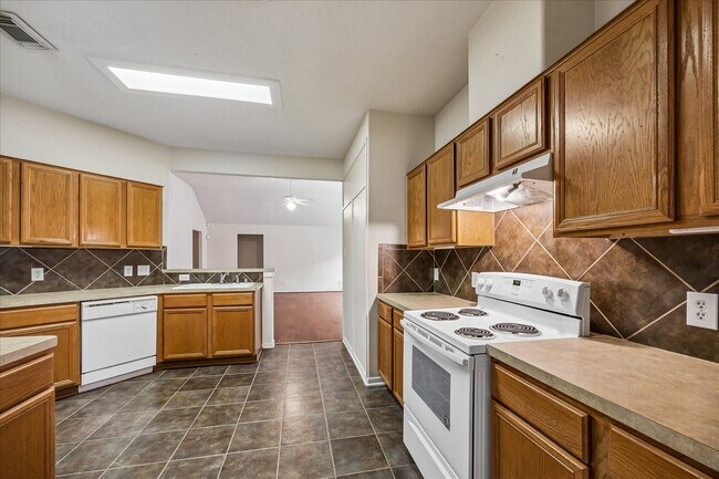 Foto del edificio - 15519 Hickory Dale St