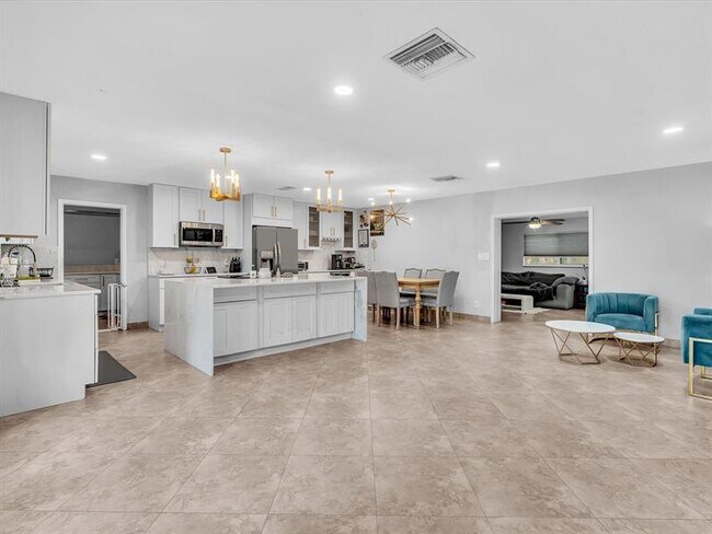 Foto del edificio - 905 SE 13th Ct