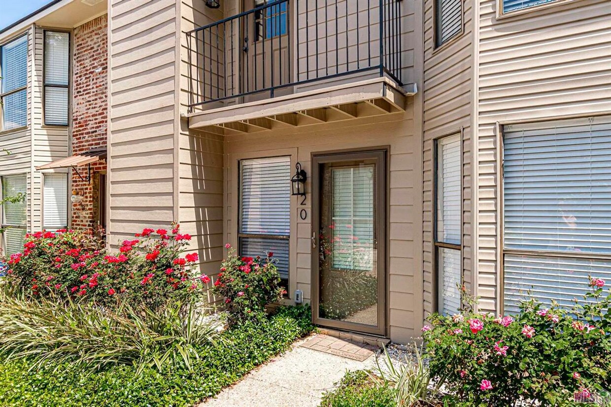 Foto principal - 2 Bedroom Townhouse on Bluebonnet & Jeffer...