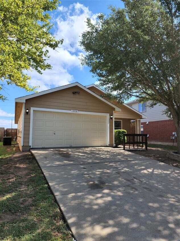 Primary Photo - 18016 Honey Locust Ln