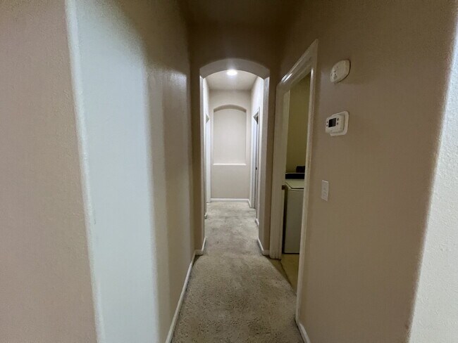 Building Photo - "Spacious 4-Bedroom Haven in Merced with 3 Full Baths & Elegant Granite Countertops!"