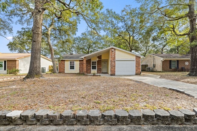 Foto del edificio - 310 Goldenrod Ct