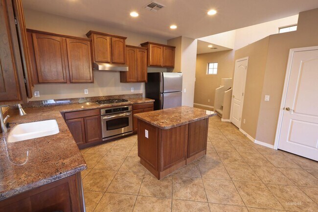 Building Photo - 1560 W Satinwood Dr