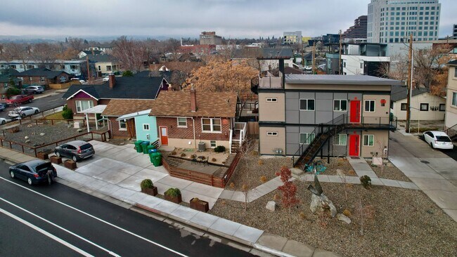 Building Photo - 451 Holcomb Ave
