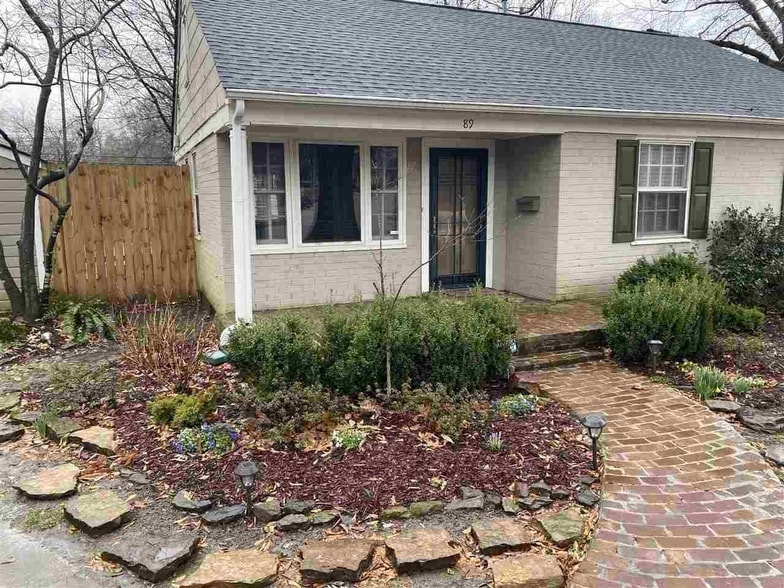 Primary Photo - 89 S Larchmont Dr