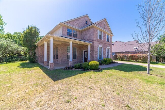 Building Photo - 1118 Danbury Dr