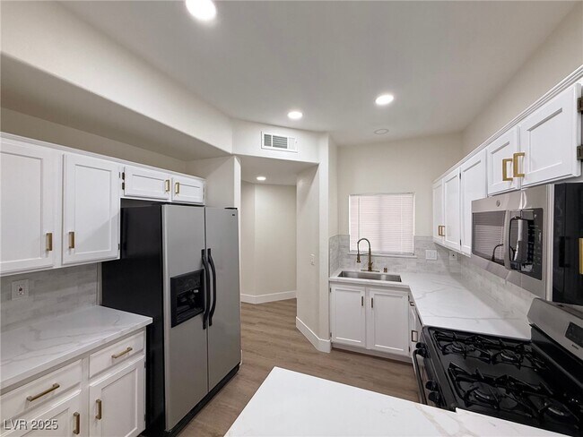 Building Photo - 2117 Echo Bay