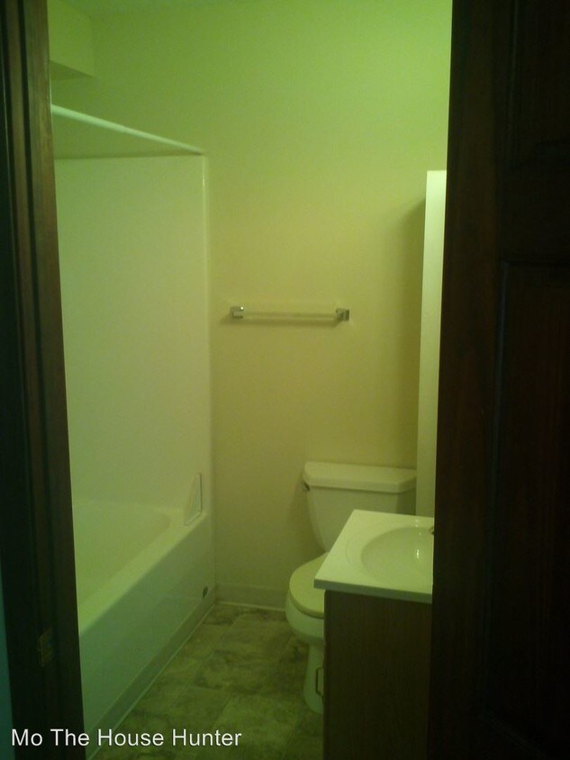 Building Photo - 1 br, 1 bath Apartment - 2937 W 10th St