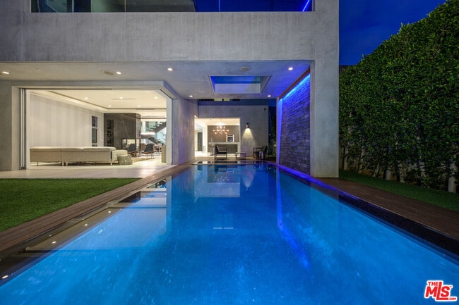 Foto del edificio - 6660 Colgate Ave