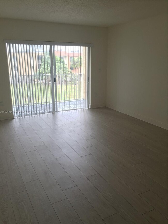 Foto del edificio - 4920 NW 79th Ave