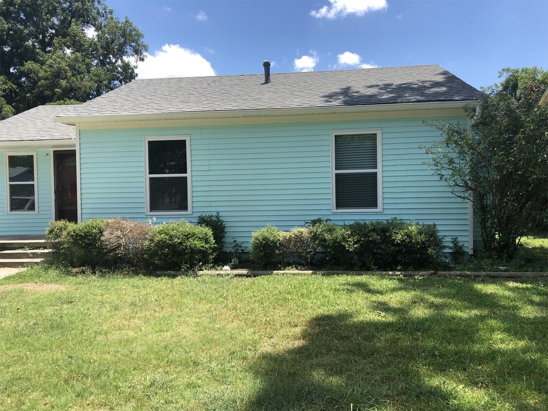 Primary Photo - 3012 McKenzie Ave
