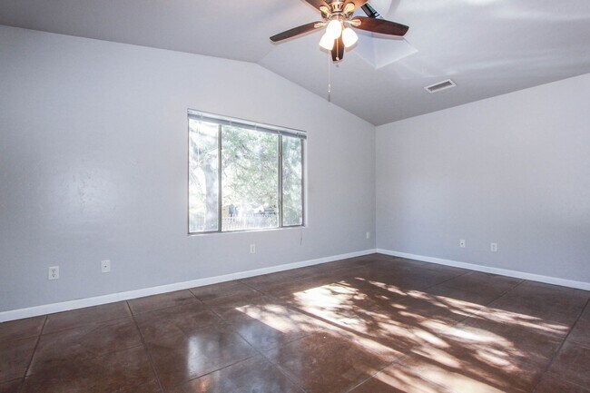 Foto del edificio - 202 Robinson Dr