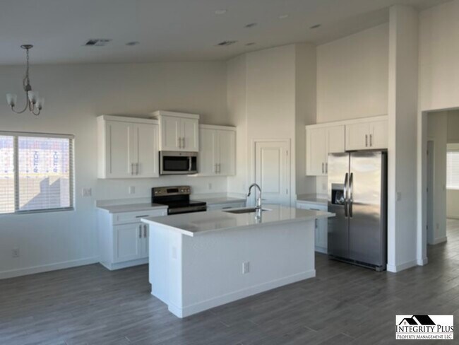 Building Photo - 12748 W Cabrillo Dr