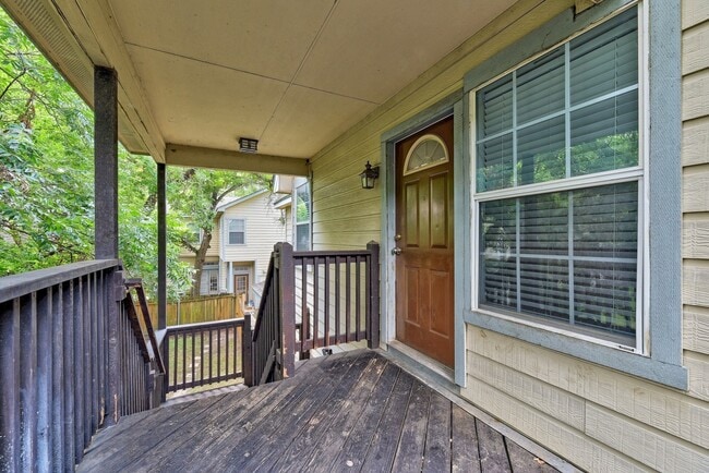 Building Photo - 106 E 46th St