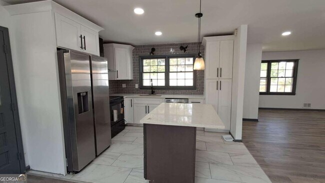 Foto del edificio - 490 Village Green Ct SW