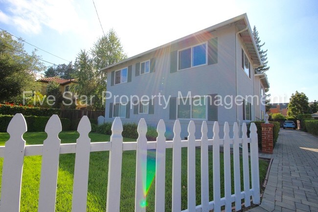 Building Photo - 1027 Santa Cruz Ave