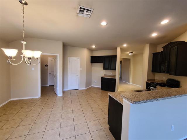 Foto del edificio - 512 Basswood Ln