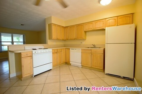 Building Photo - 4421 SW 33rd Ave