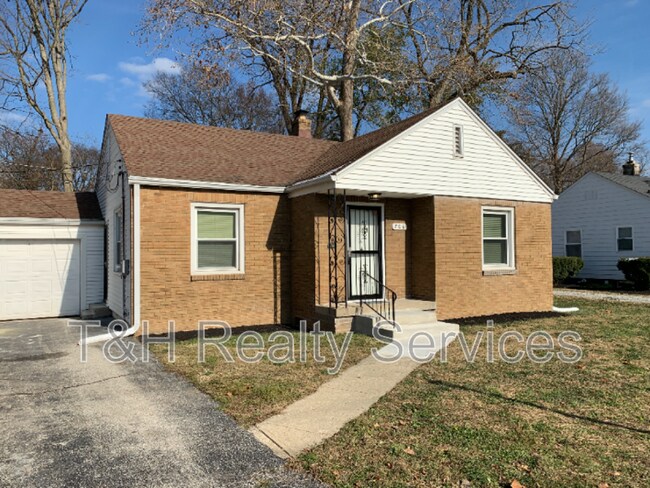 Building Photo - 706 W 42nd St