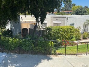 Building Photo - 2272 Via Mariposa E