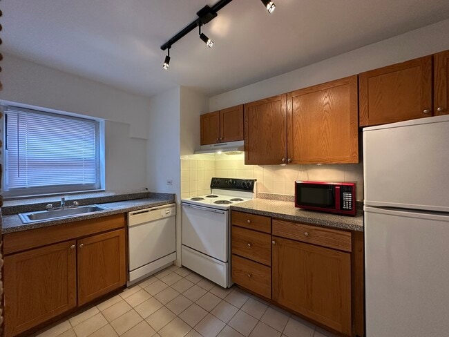 Foto del edificio - 4970 N Marine Dr