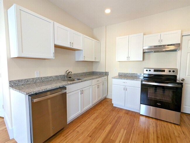 Foto del edificio - 18 Cameron Ave