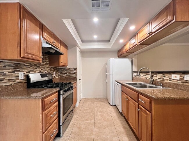 Building Photo - 605 Luther Dr