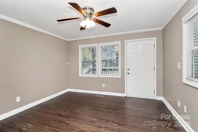 Building Photo - 2213 Kennesaw Dr